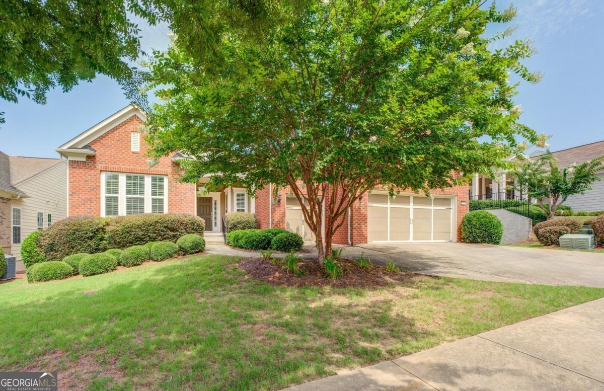 a view of a house with backyard and a tree