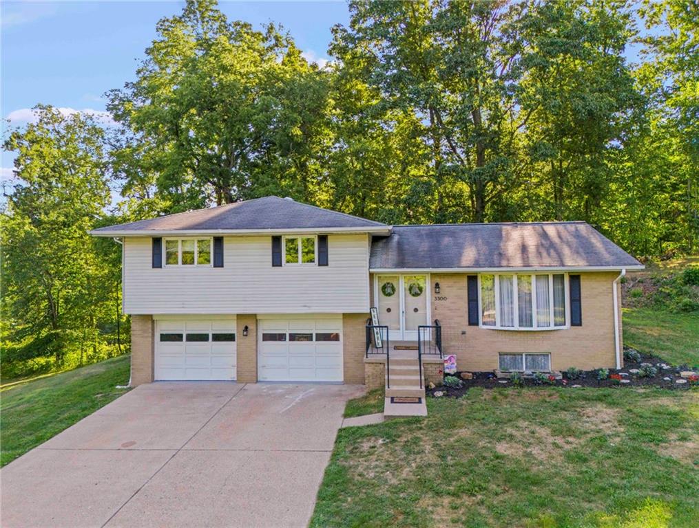 WELCOME TO 3300 HENDERSON ROAD.  THIS BEAUTIFUL TRI-LEVEL HOME IS LOCATED ON 3.2 ACRES AND OFFERS LOTS OF PRIVACY.  DONT'S LET THIS ONE GET AWAY!  WELCOME HOME.