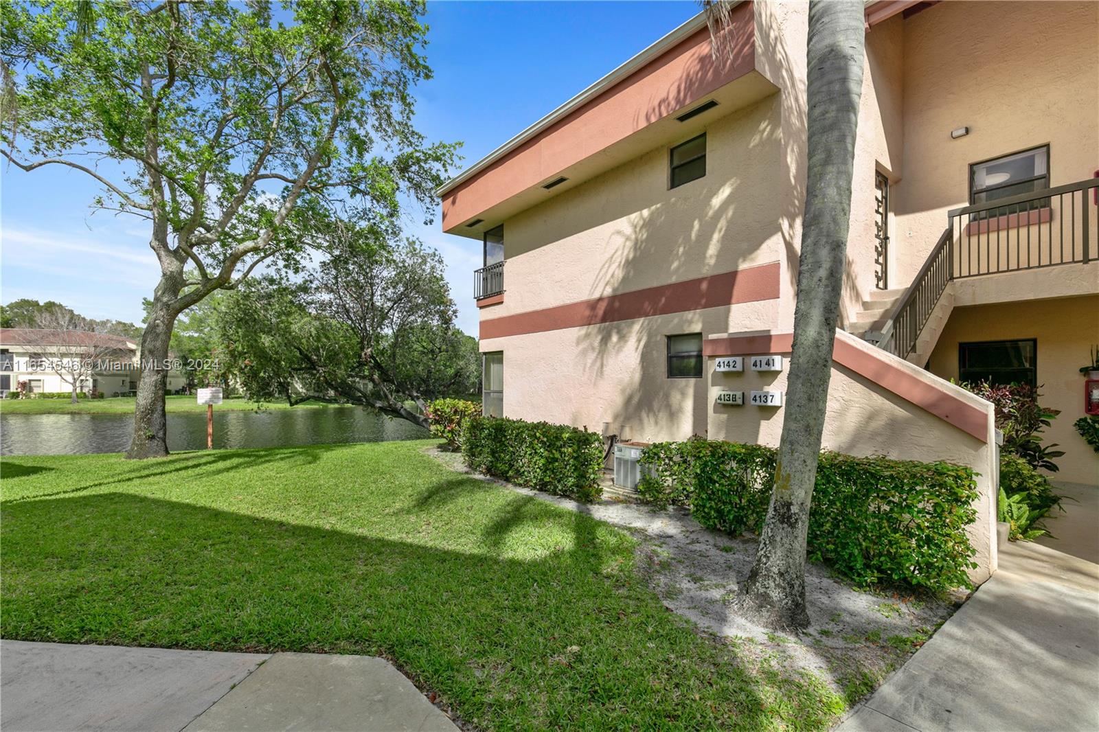 a view of a back yard of the house