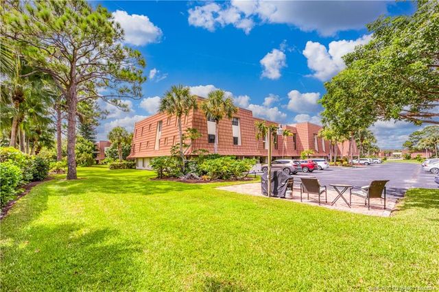 $245,000 | 3100 Southeast Pruitt Road, Unit B301 | Sandpiper Bay