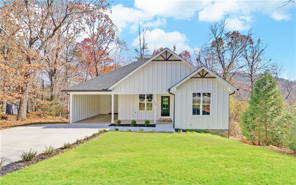 a view of a house with a yard