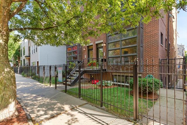 $699,800 | 2235 West Lyndale Street, Unit A | Bucktown