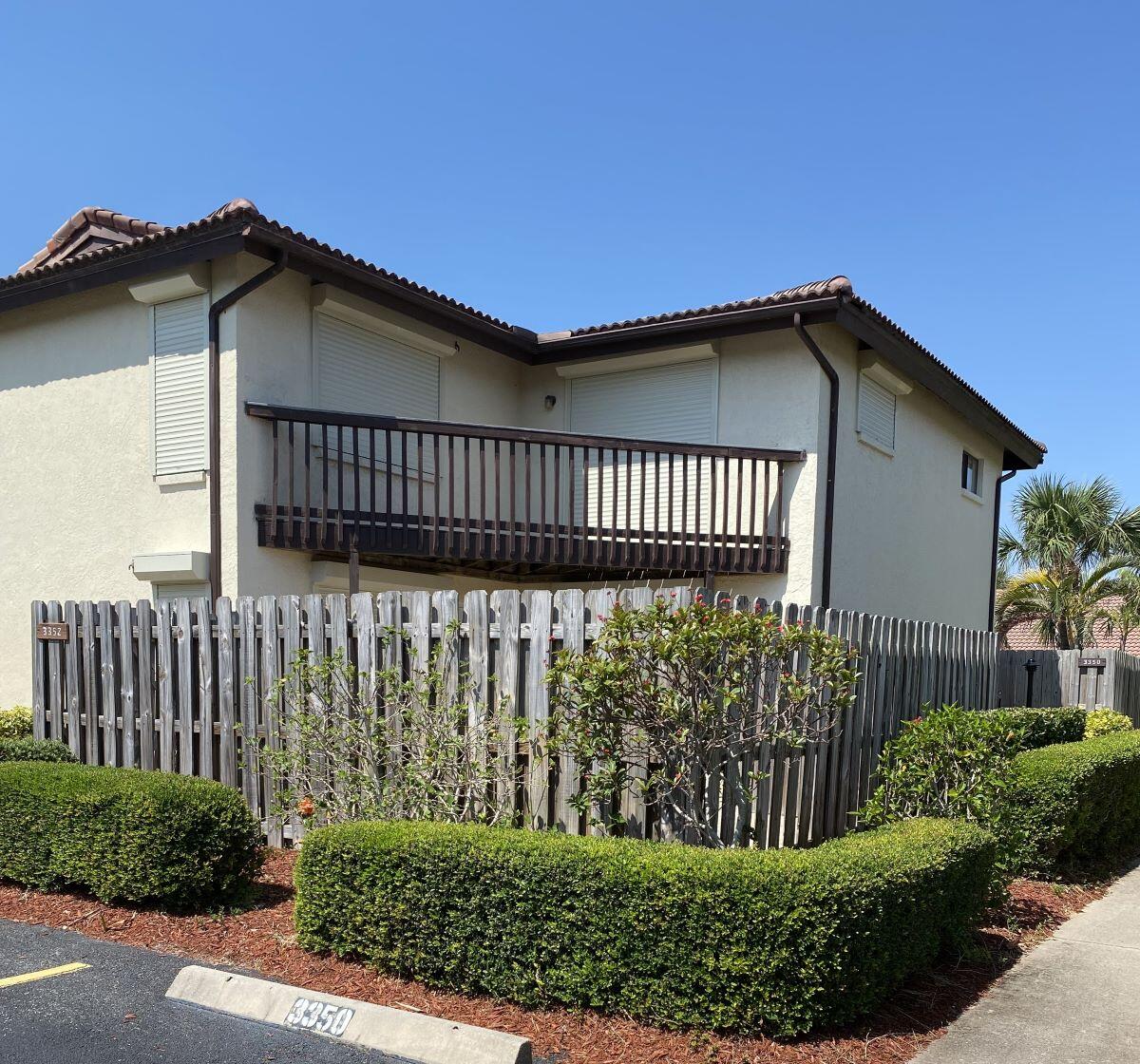 FRONT OF TOWNHOME