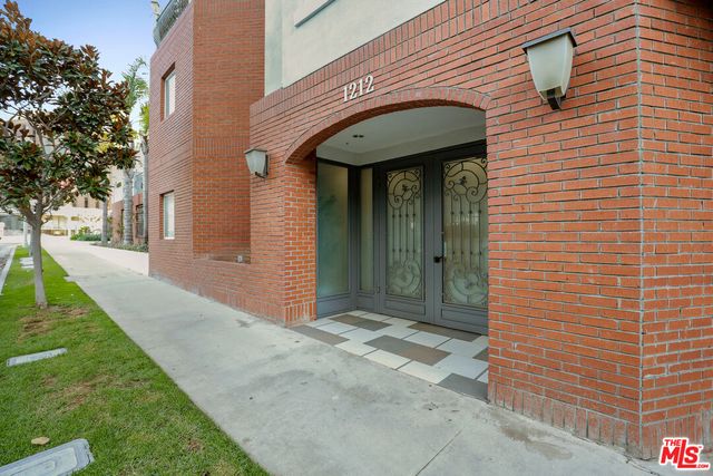 $2,795 | 1212 McClellan Drive, Unit 108 | West Los Angeles