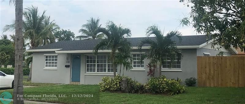 a view of house with front yard