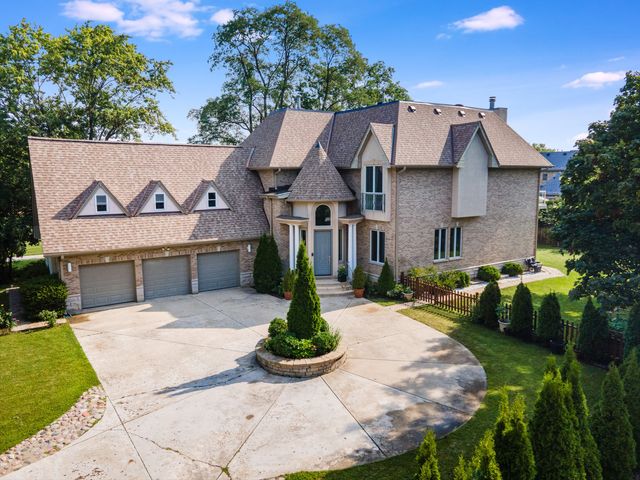 $1,700,000 | 651 Helen Drive | Northbrook