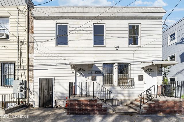 $649,999 | 188 Ridge Street | Seventh Avenue