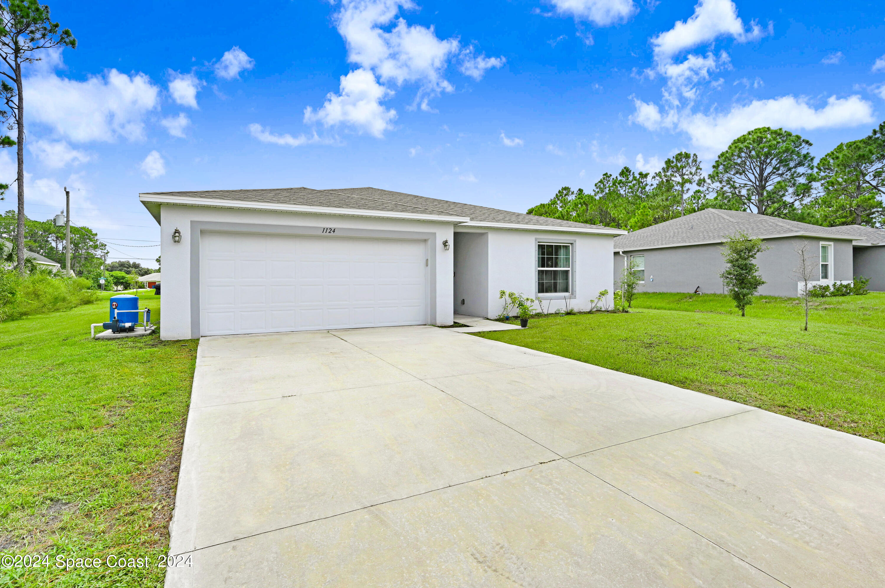 a view of a house with a yard and garage