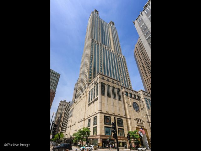 $1,190,000 | 132 East Delaware Place, Unit 5601 | Magnificent Mile