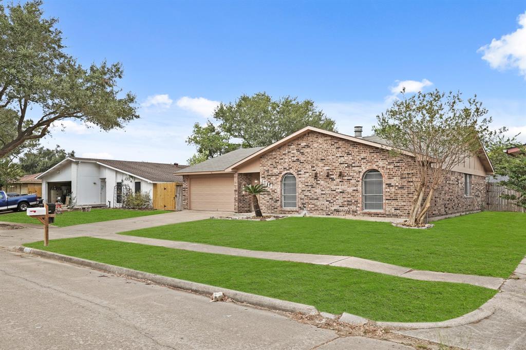 a view of a house with a big yard