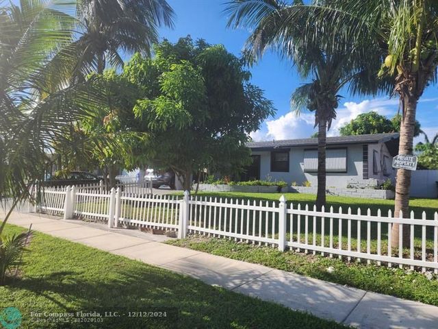 $489,900 | 2843 Southwest 4th Place | Melrose Manors