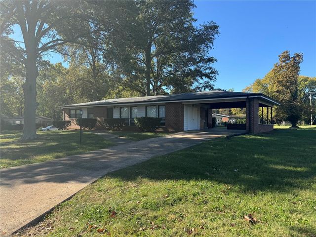 $2,050 | 1169 Mesa Drive | Olivette