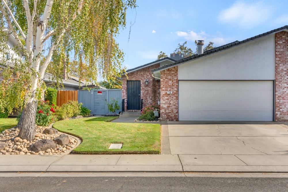 a view of a back yard of the house