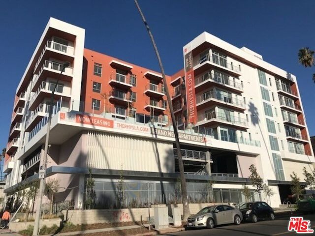 $2,420 | 453 South Kenmore Avenue, Unit 702 | Mid-Wilshire