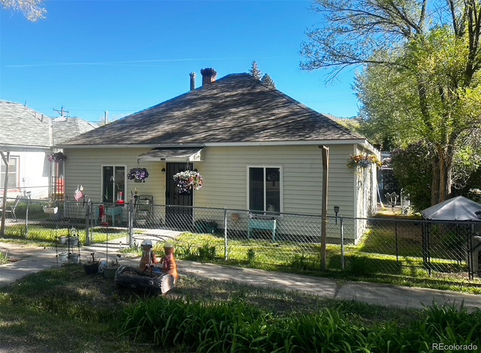 a view of a house with backyard and sitting area