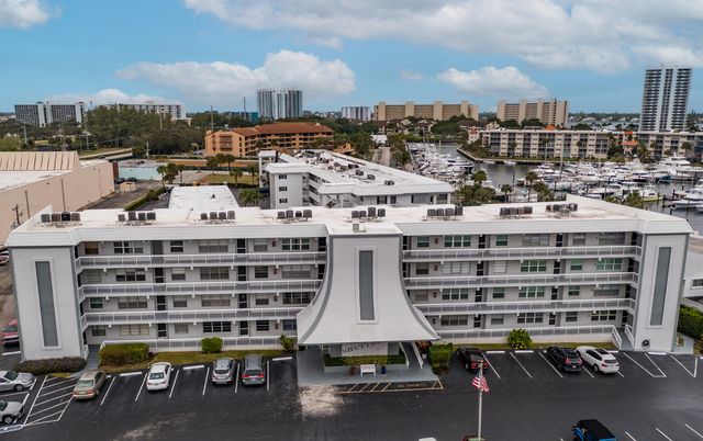 $325,000 | 155 Yacht Club Drive, Unit 404 | North Palm Beach