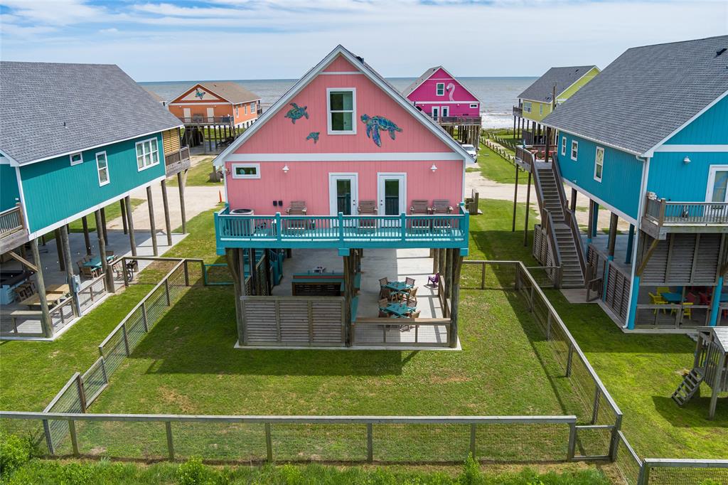 a front view of house with yard