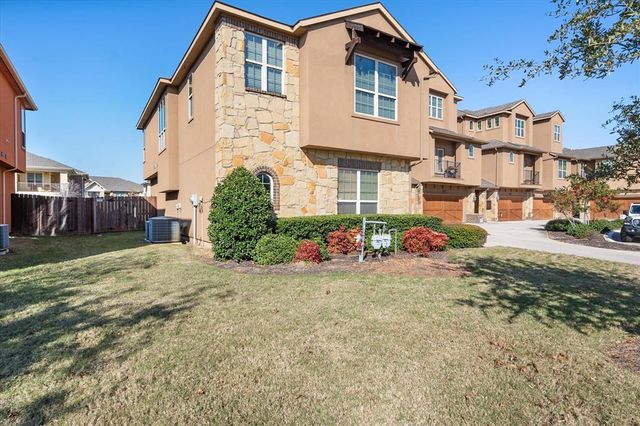 $2,420 | 2630 Villa Di Lago Drive, Unit 6 | Grand Prairie