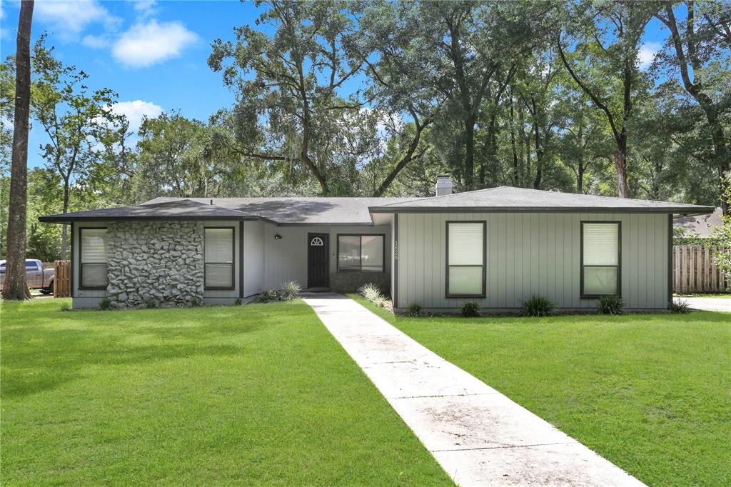 a view of a yard in front of house