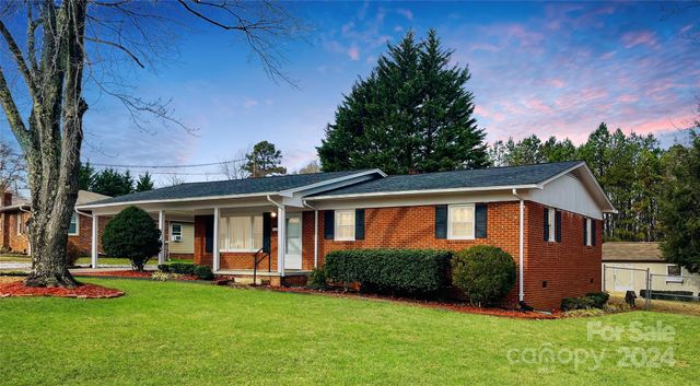 $289,900 | 185 Brookmont Avenue | Sulphur Springs Township - Rutherford County