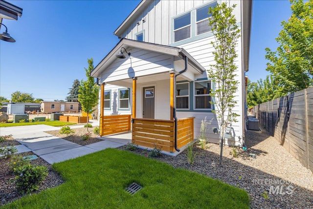 $329,900 | 1462 North Cole Cottage Lane | West Boise