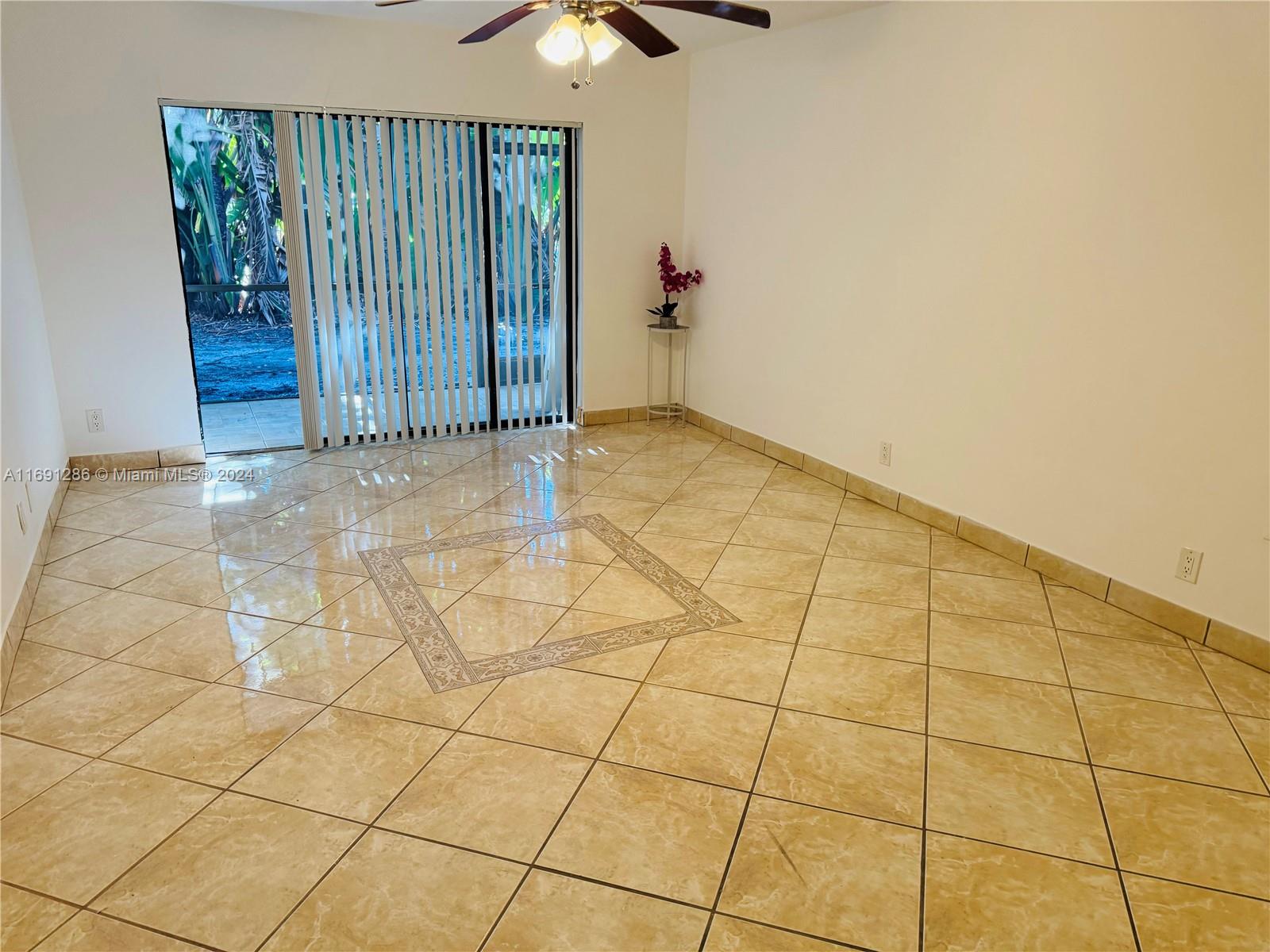 a view of a livingroom with entryway