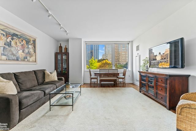 $5,500 | 200 West End Avenue, Unit 8J | Upper West Side