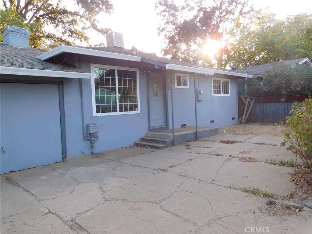 a view of house with backyard and trees