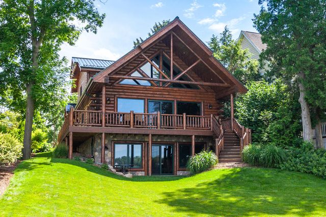 $2,600,000 | N60W34978 Lake Drive | Okauchee Lake