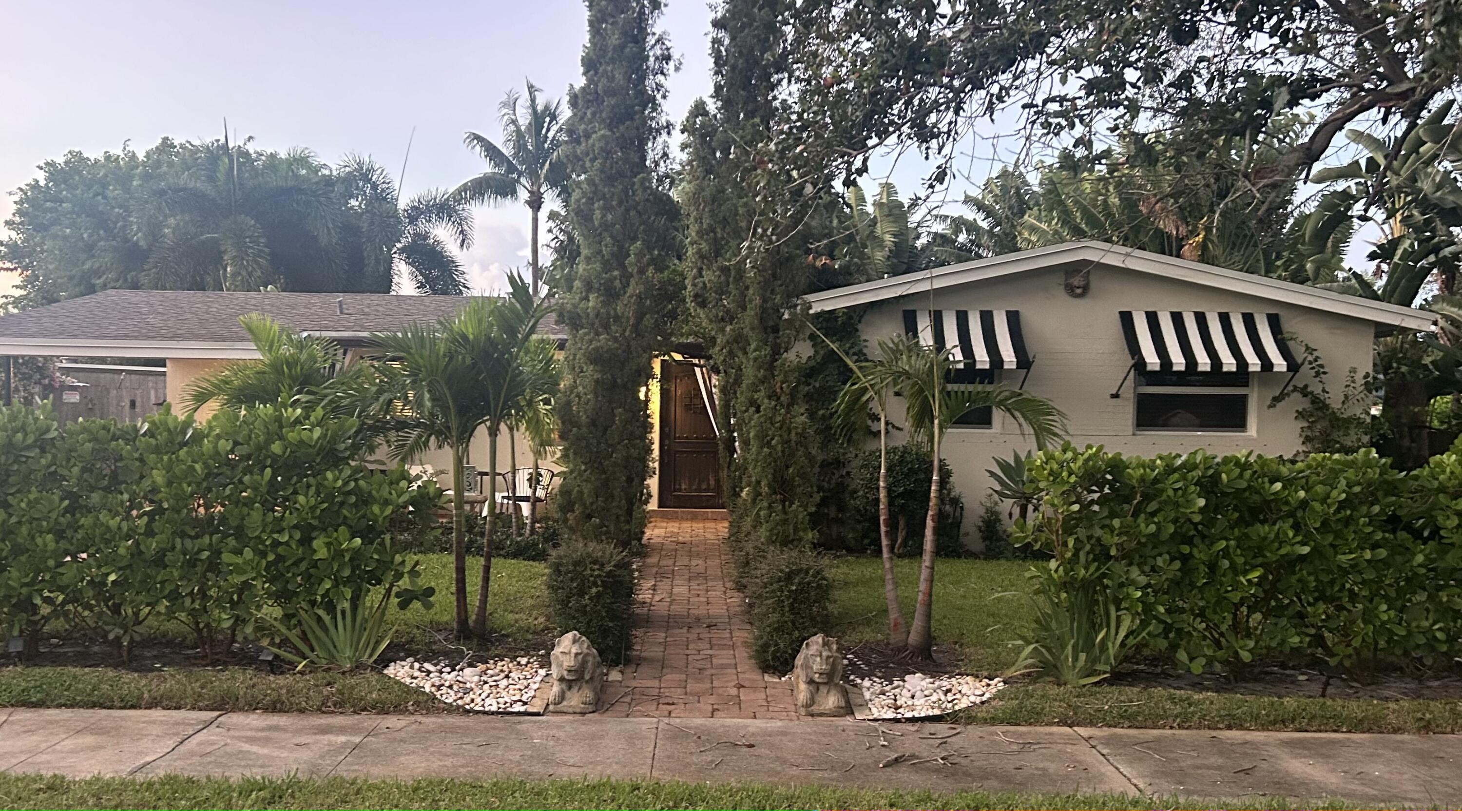 a view of a house with a yard and plants