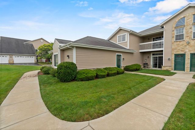 $295,000 | 1030 River Pl Boulevard, Unit 1 | Waukesha