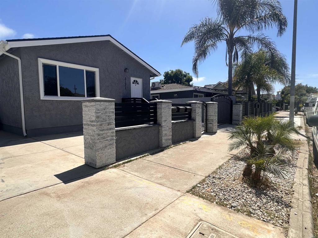 a front view of house with yard