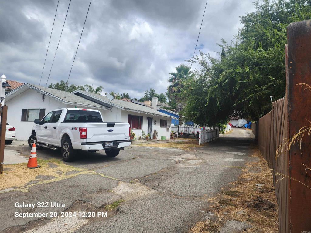 a view of a cars in front of a house