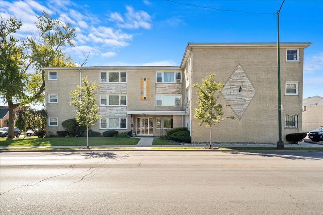 $149,900 | 6541 West Addison Street, Unit 303 | Schorsch Village