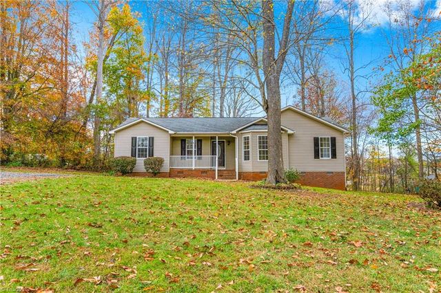 $279,999 | 3525 Lamplight Drive | Randleman