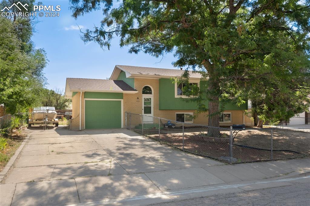 View of front facade with a garage