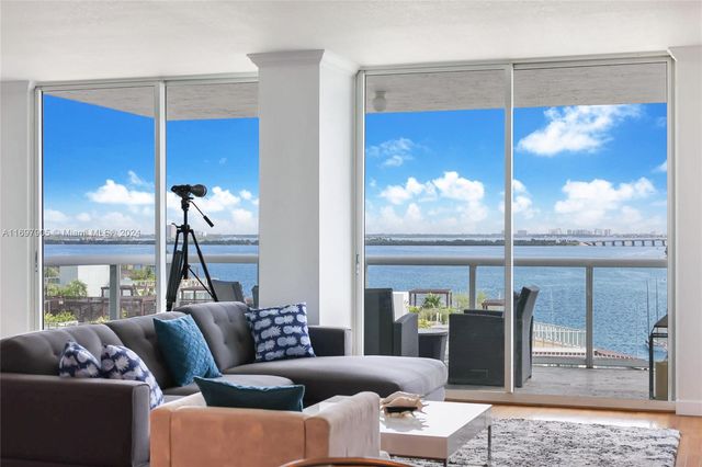 $1,495,000 | 10 Venetian Way, Unit 902 | Venetian Islands