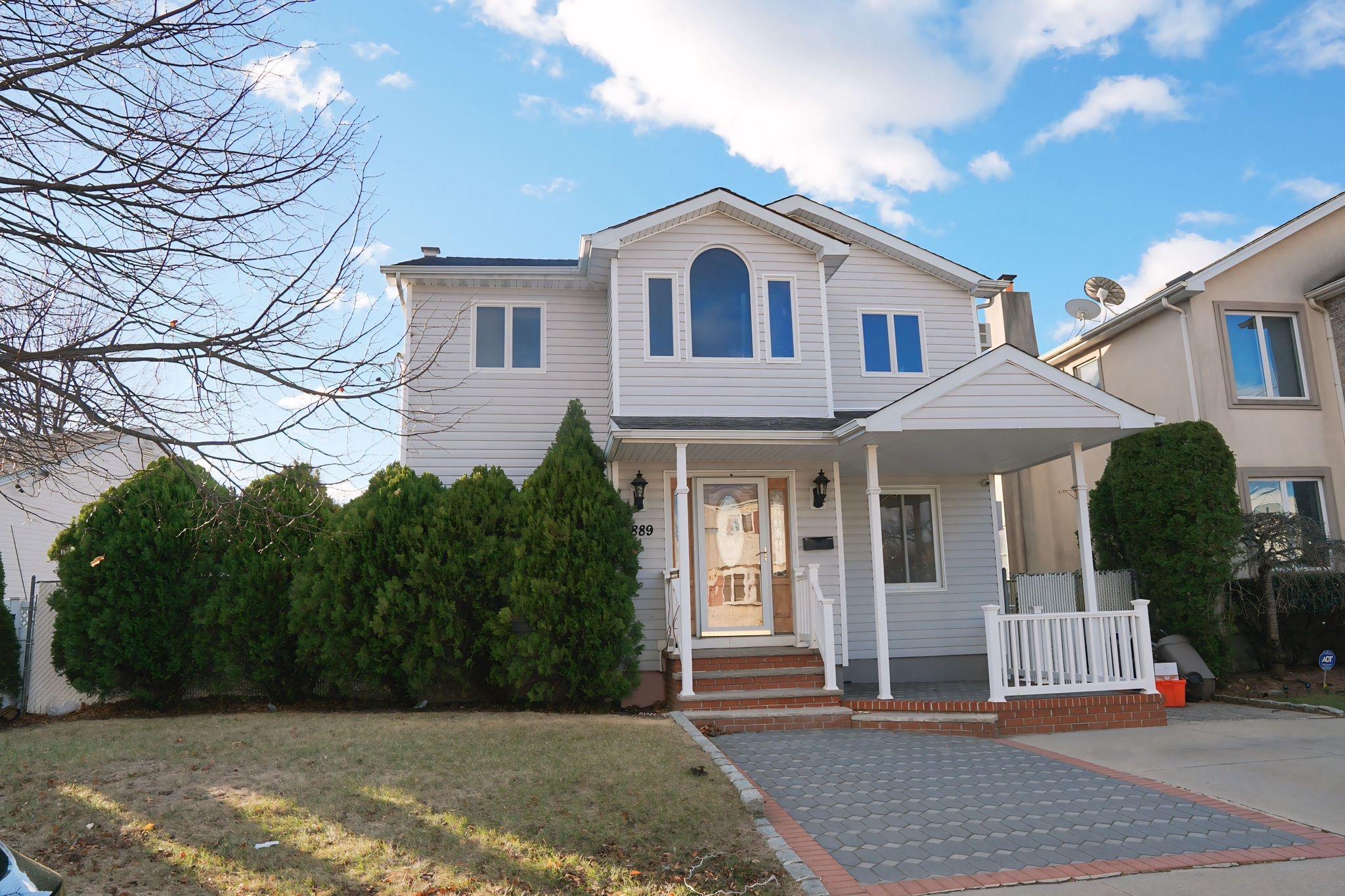 View of front of home featuring a front lawn