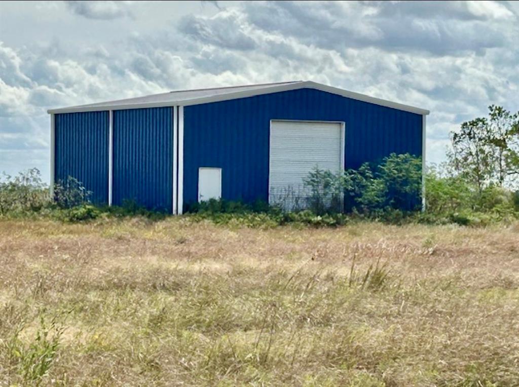 1500 Sqft Barn. Ample storage space.