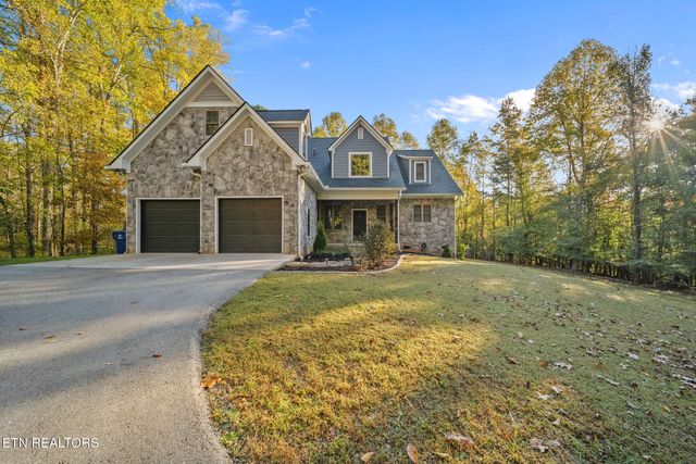 $975,000 | 4211 Fox Hills Drive