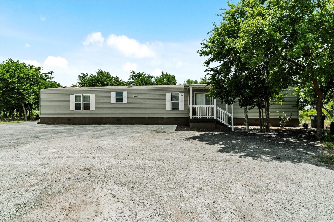 a view of a house with a backyard