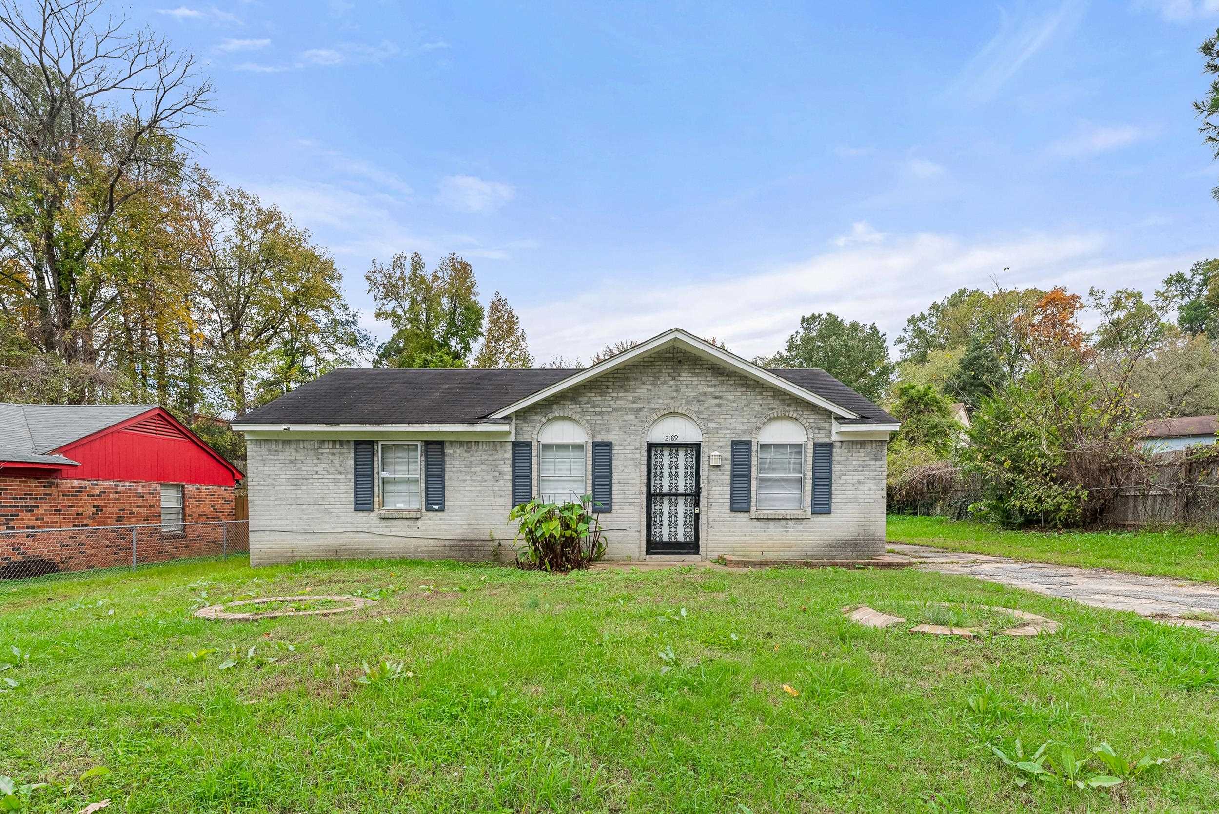 Ranch-style home featuring a front yard