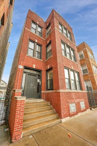 $978,000 | 2235 West Fullerton Avenue | Bucktown