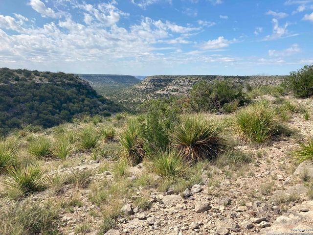 $16,000,000 | 985 County Road 414 | Ozona