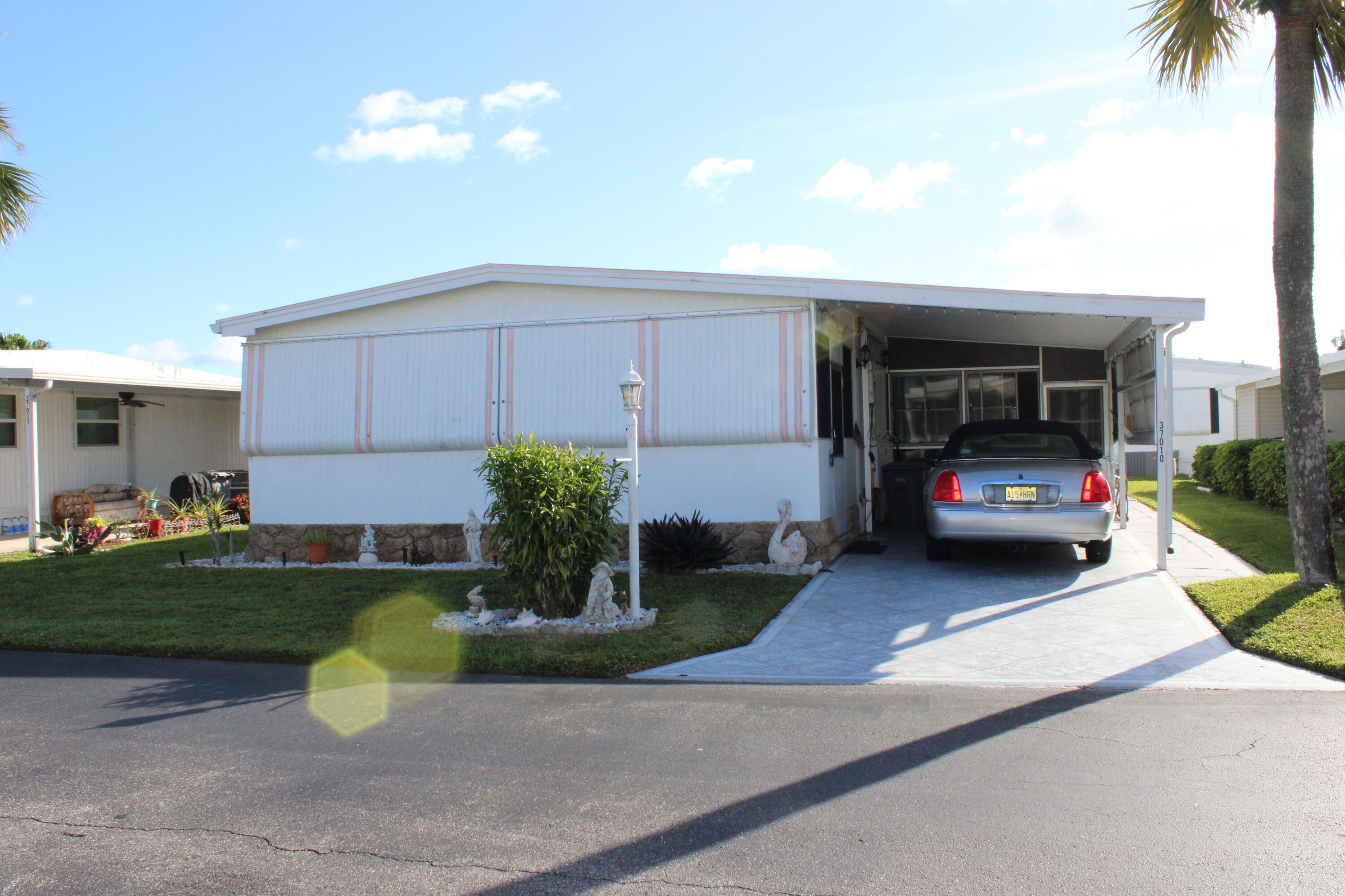 a view of a car park in front of house