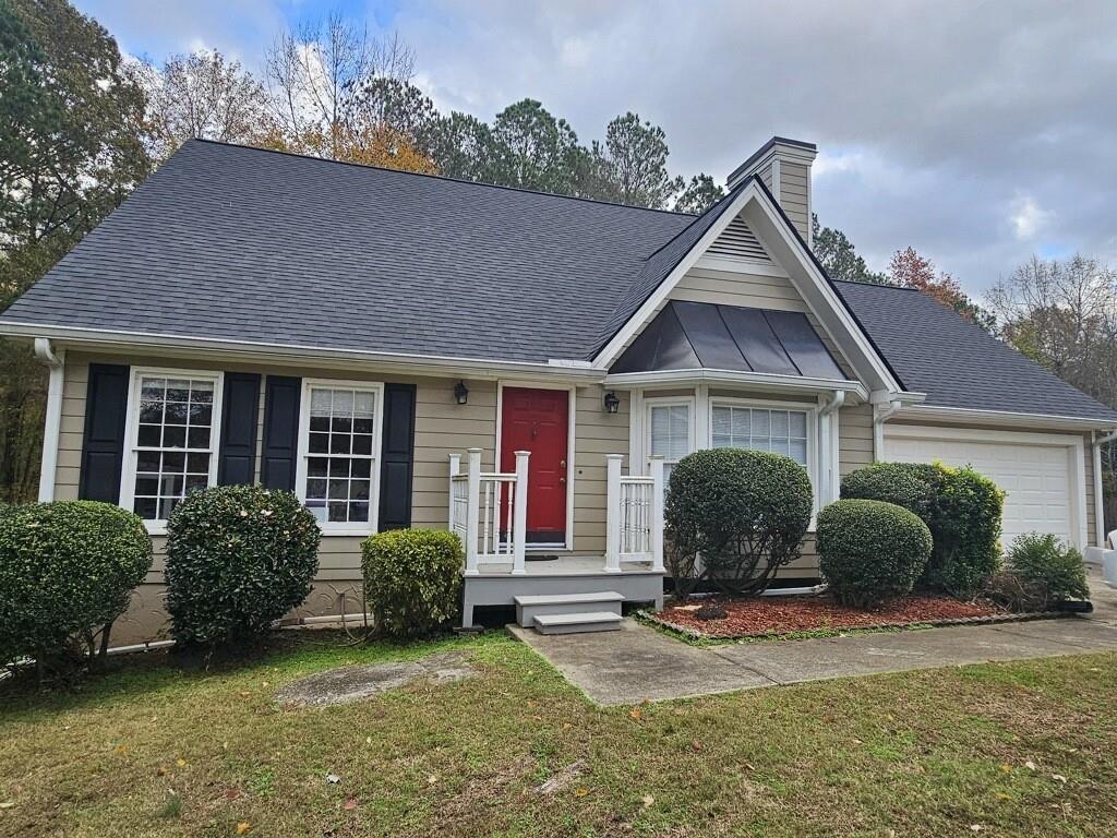 a view of a house with backyard and porch