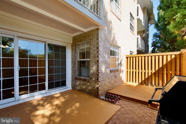 $2,300 | 1952 Kennedy Drive, Unit T3 | McLean Chase