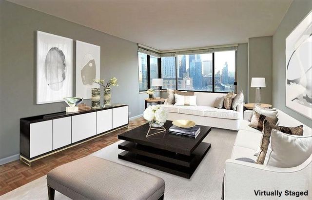 $875,000 | 350 West 50th Street, Unit 17C | Hell's Kitchen