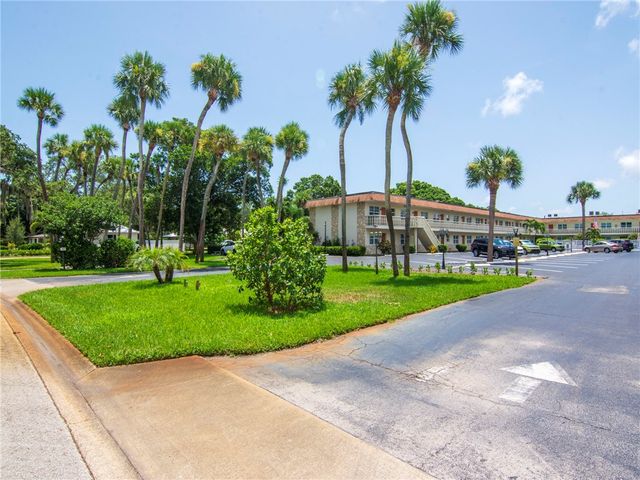 $114,000 | 923 22nd Place, Unit 211 | Vero Beach