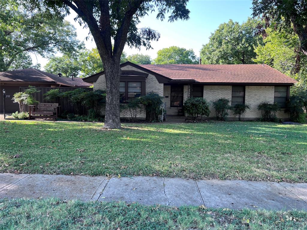 a view of a house with yard and a tree